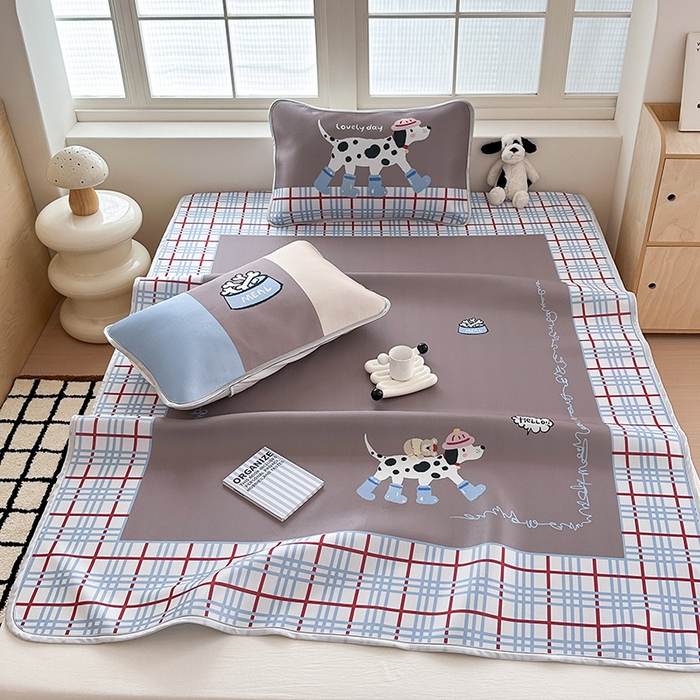 91家纺网 家纺一手货源 找家纺 RYB红黄兰 2025新款INS原创超萌卡通大版碳光冰丝凉席三明治空调席三件套席子 美式斑点狗