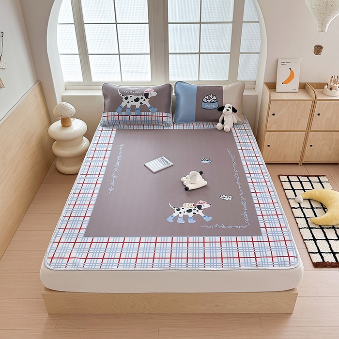 91家纺网 家纺一手货源 找家纺 RYB红黄兰 2025新款INS原创超萌卡通大版碳光冰丝凉席三明治空调席三件套席子 美式斑点狗