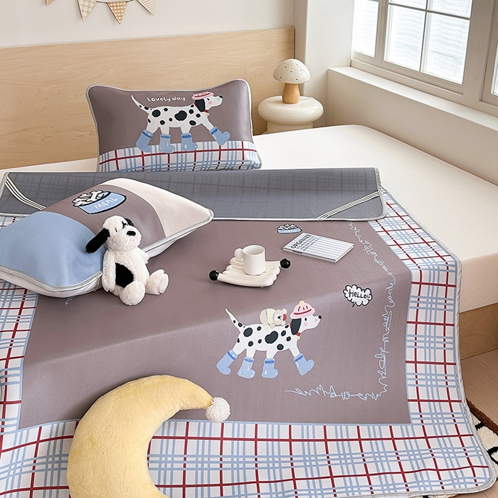 91家纺网 家纺一手货源 找家纺 RYB红黄兰 2025新款INS原创超萌卡通大版碳光冰丝凉席三明治空调席三件套席子 美式斑点狗