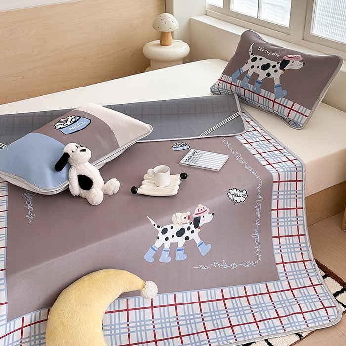 91家纺网 家纺一手货源 找家纺 RYB红黄兰 2025新款INS原创超萌卡通大版碳光冰丝凉席三明治空调席三件套席子 美式斑点狗