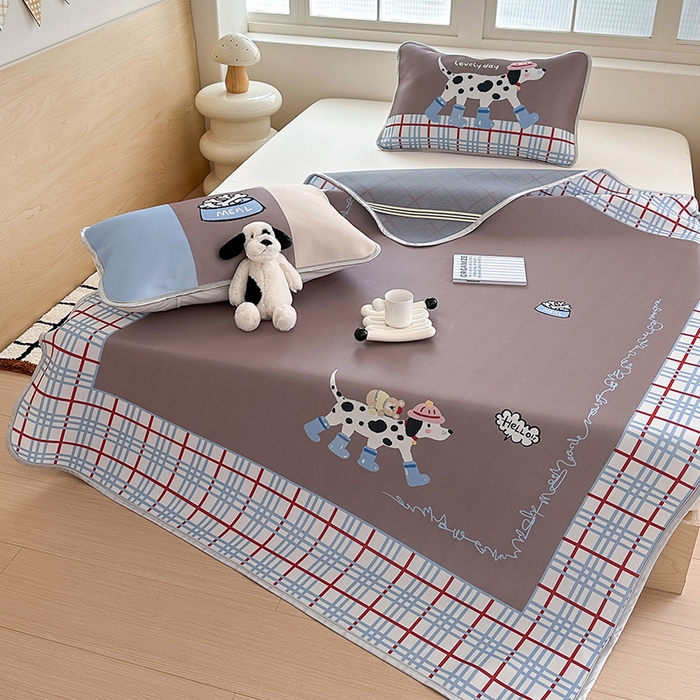 91家纺网 家纺一手货源 找家纺 RYB红黄兰 2025新款INS原创超萌卡通大版碳光冰丝凉席三明治空调席三件套席子 美式斑点狗