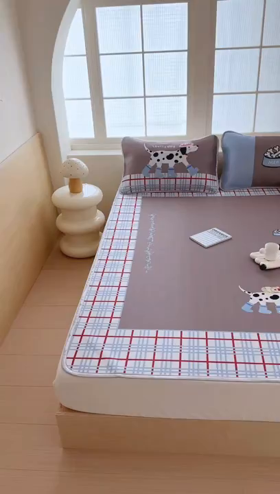 91家纺网 家纺一手货源 找家纺 RYB红黄兰 2025新款INS原创超萌卡通大版碳光冰丝凉席三明治空调席三件套席子 美式斑点狗