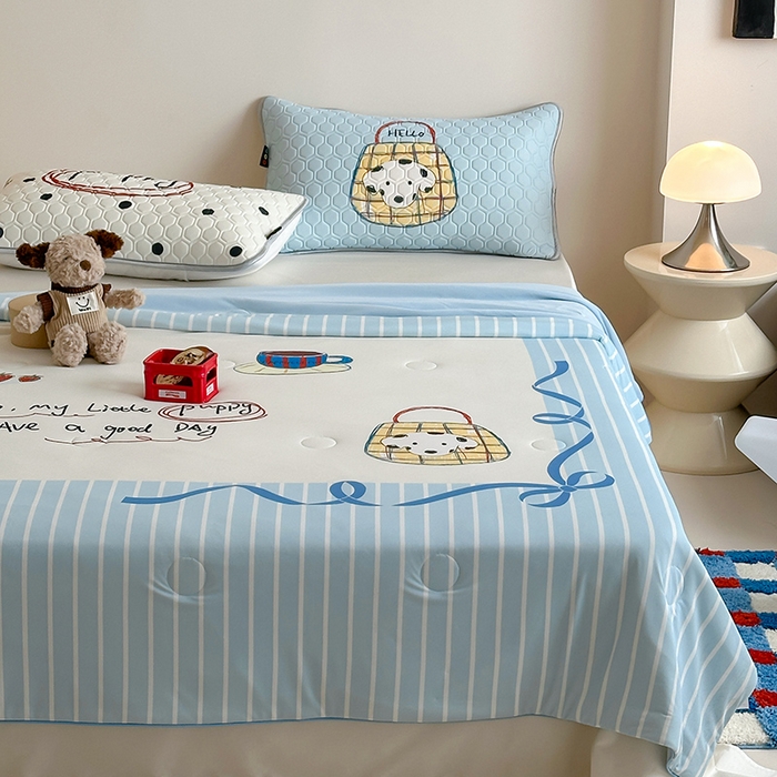 91家纺网 家纺一手货源 找家纺 RYB红黄兰 A类2025新款INS原创大版卡通锦氨冰皮夏被夏凉被空调被 狗狗日记