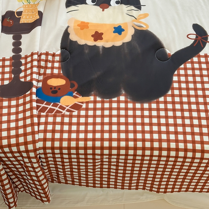 91家纺网 家纺一手货源 找家纺 RYB红黄兰 A类2025新款INS原创大版卡通锦氨冰皮夏被夏凉被空调被 红格猫咪