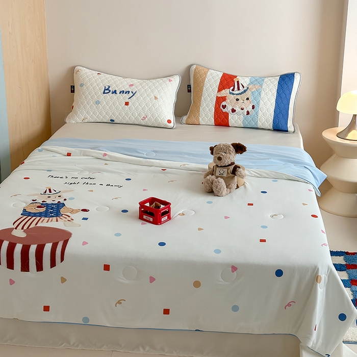 91家纺网 家纺一手货源 找家纺 RYB红黄兰 A类2025新款INS原创大版卡通锦氨冰皮夏被夏凉被空调被 马戏团小兔