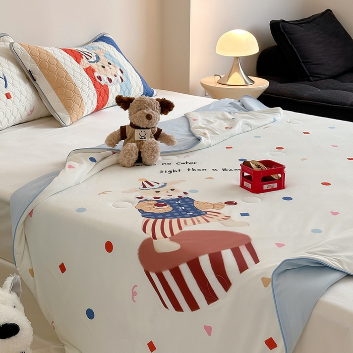 91家纺网 家纺一手货源 找家纺 RYB红黄兰 A类2025新款INS原创大版卡通锦氨冰皮夏被夏凉被空调被 马戏团小兔