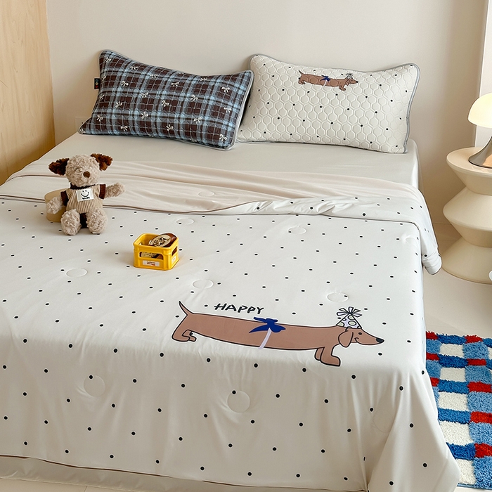 91家纺网 家纺一手货源 找家纺 RYB红黄兰 A类2025新款INS原创大版卡通锦氨冰皮夏被夏凉被空调被 美式腊肠狗