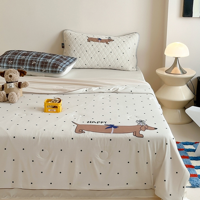 91家纺网 家纺一手货源 找家纺 RYB红黄兰 A类2025新款INS原创大版卡通锦氨冰皮夏被夏凉被空调被 美式腊肠狗