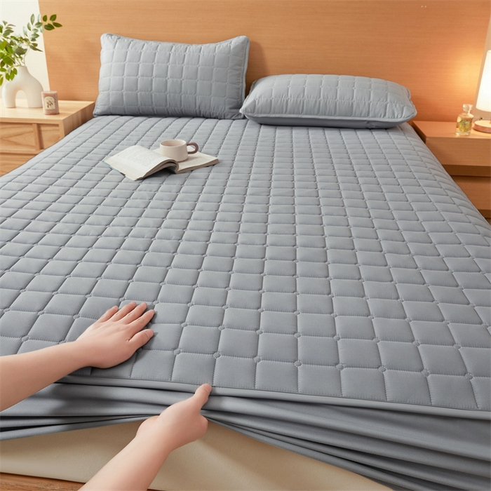 91家纺网 家纺一手货源 找家纺 魅图家纺 2025新款A类原棉防水夹棉床笠 云灰