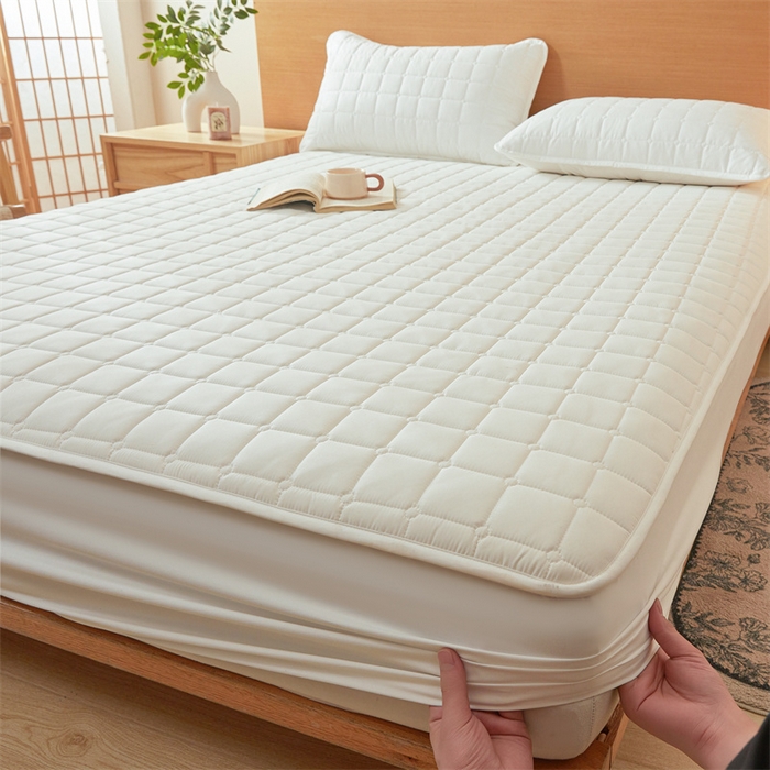 91家纺网 家纺一手货源 找家纺 魅图家纺 2025新款A类原棉防水夹棉床笠 云白