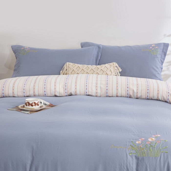 91家纺网 家纺一手货源 找家纺 鲁爱家纺供货 2025新款全棉双层纱绣花四件套 初语-雾霾蓝