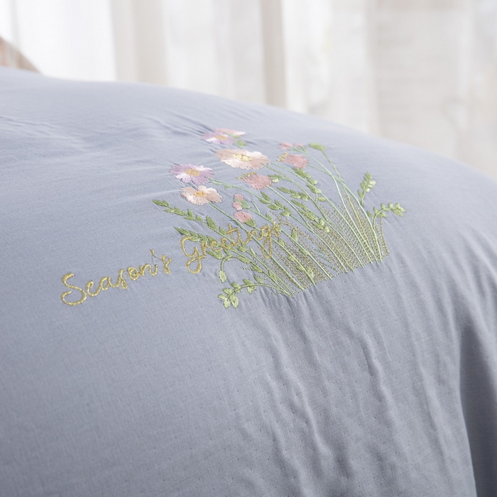 91家纺网 家纺一手货源 找家纺 鲁爱家纺供货 2025新款全棉双层纱绣花四件套 初语-雾霾蓝