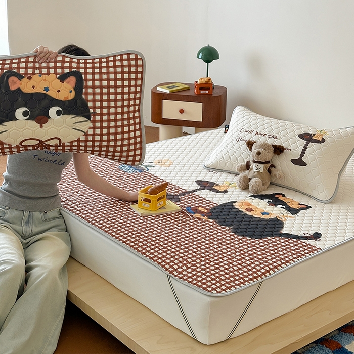 91家纺网 家纺一手货源 找家纺 RYB红黄兰 2025ins原创新款设计师款大版凉感水洗乳胶凉席三件套 红格猫咪