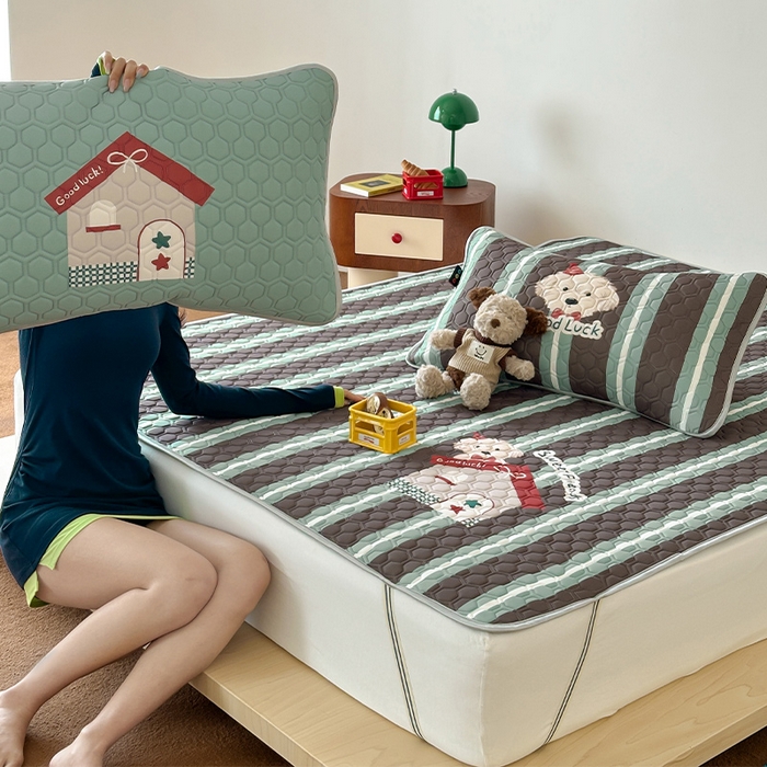 91家纺网 家纺一手货源 找家纺 RYB红黄兰 2025ins原创新款设计师款大版凉感水洗乳胶凉席三件套 泰迪小窝