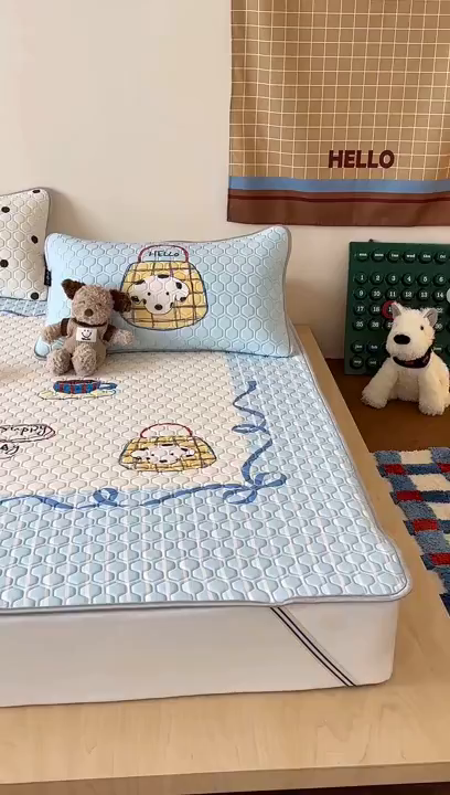 91家纺网 家纺一手货源 找家纺 RYB红黄兰 2025ins原创新款设计师款大版凉感水洗乳胶凉席三件套 狗狗日记