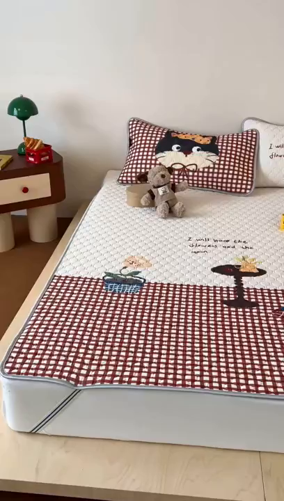 91家纺网 家纺一手货源 找家纺 RYB红黄兰 2025ins原创新款设计师款大版凉感水洗乳胶凉席三件套 红格猫咪