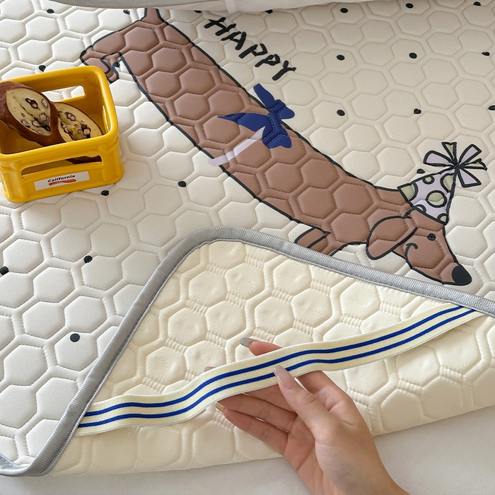 91家纺网 家纺一手货源 找家纺 RYB红黄兰 2025ins原创新款设计师款大版凉感水洗乳胶凉席三件套 美式腊肠狗