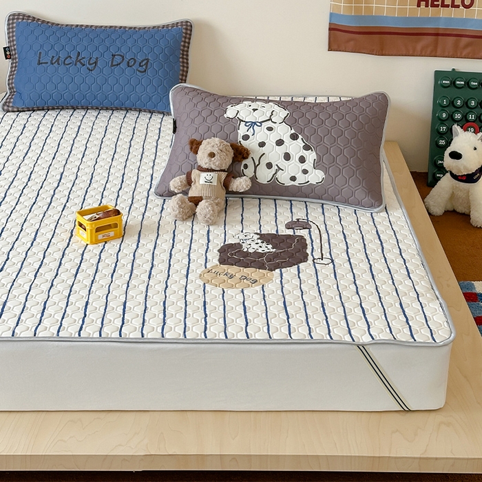 91家纺网 家纺一手货源 找家纺 RYB红黄兰 2025ins原创新款设计师款大版凉感水洗乳胶凉席三件套 沙发小狗