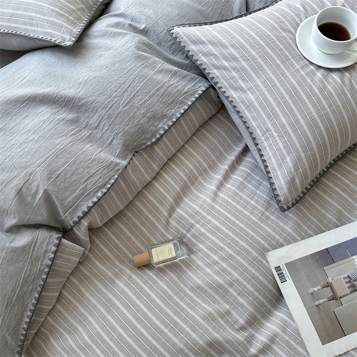 91家纺网 家纺一手货源 找家纺 晚依家纺 2025新款A类全棉色织水洗棉被套单件格子条纹四件套学生宿舍被罩三件套定制定做 乐事-浅灰
