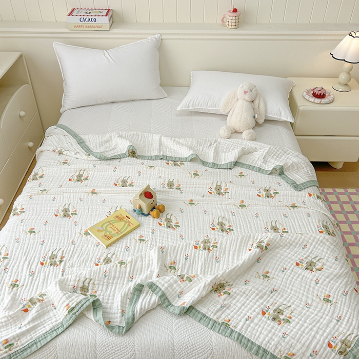 91家纺网 家纺一手货源 找家纺 萌飞 2025新款全棉纯棉六层纱布泡泡纱布毛巾被夏凉被空调被 绿野兔踪