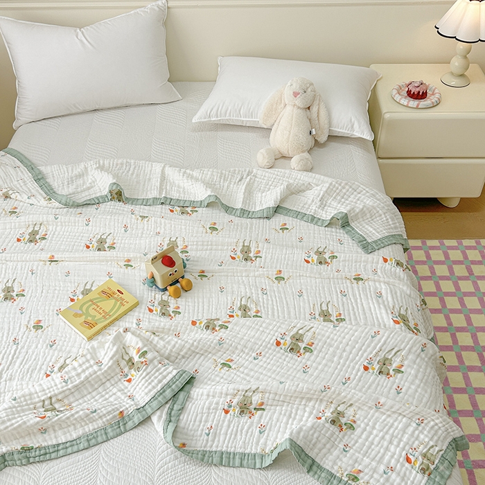 91家纺网 家纺一手货源 找家纺 萌飞 2025新款全棉纯棉六层纱布泡泡纱布毛巾被夏凉被空调被 绿野兔踪