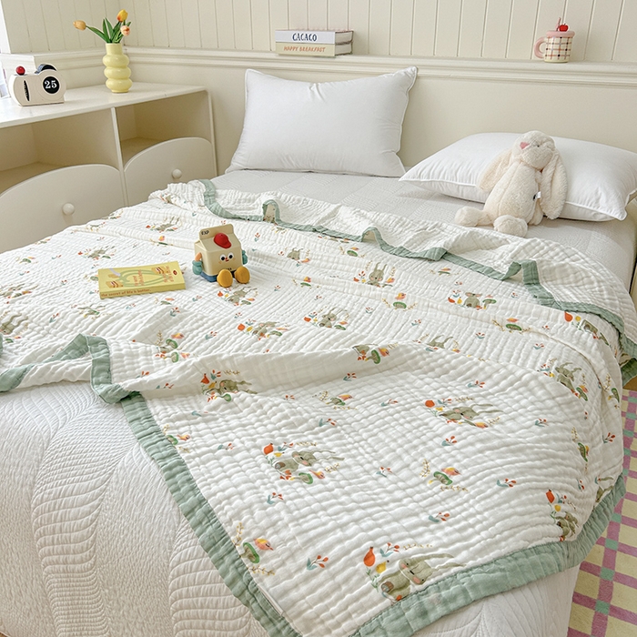 91家纺网 家纺一手货源 找家纺 萌飞 2025新款全棉纯棉六层纱布泡泡纱布毛巾被夏凉被空调被 绿野兔踪