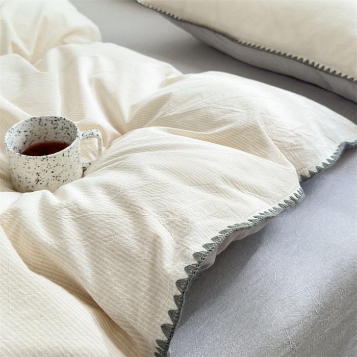 91家纺网 家纺一手货源 找家纺 晚依家纺 2025新款A类全棉色织水洗棉被套单件格子条纹四件套学生宿舍被罩三件套定制定做 时光-米灰