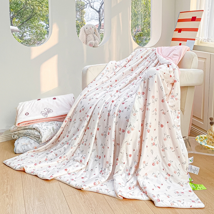 91家纺网 家纺一手货源 找家纺 萌飞 2025新款冷暖双感夏被夏凉被空调被 繁花寄语