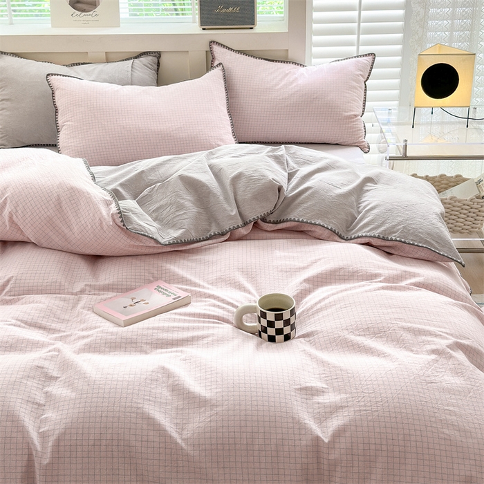 91家纺网 家纺一手货源 找家纺 晚依家纺 2025新款A类全棉色织水洗棉被套单件格子条纹四件套学生宿舍被罩三件套定制定做 星语-浅粉灰