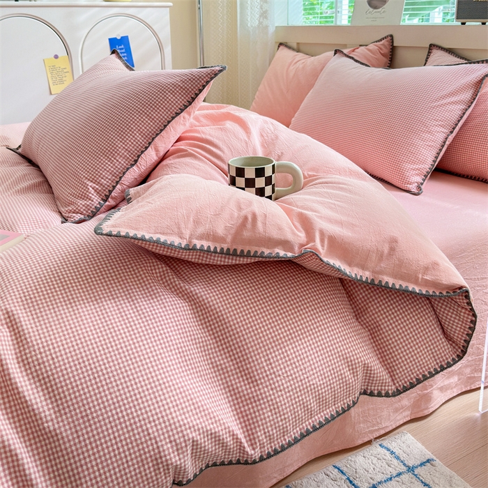 91家纺网 家纺一手货源 找家纺 晚依家纺 2025新款A类全棉色织水洗棉被套单件格子条纹四件套学生宿舍被罩三件套定制定做 遇见-蜜粉