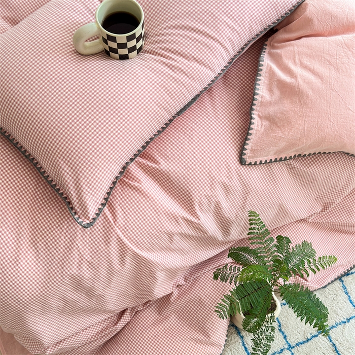 91家纺网 家纺一手货源 找家纺 晚依家纺 2025新款A类全棉色织水洗棉被套单件格子条纹四件套学生宿舍被罩三件套定制定做 遇见-蜜粉