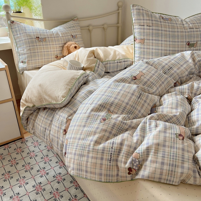 91家纺网 家纺一手货源 找家纺 六巷胡同 2025新款40S全棉纯棉INS童趣可爱风卡通嵌绳款四件套 嵌绳格纹腊肠狗