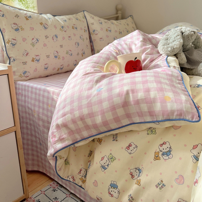 91家纺网 家纺一手货源 找家纺 六巷胡同 2025新款40S全棉纯棉INS童趣可爱风卡通嵌绳款四件套 嵌绳乖巧哈喽猫