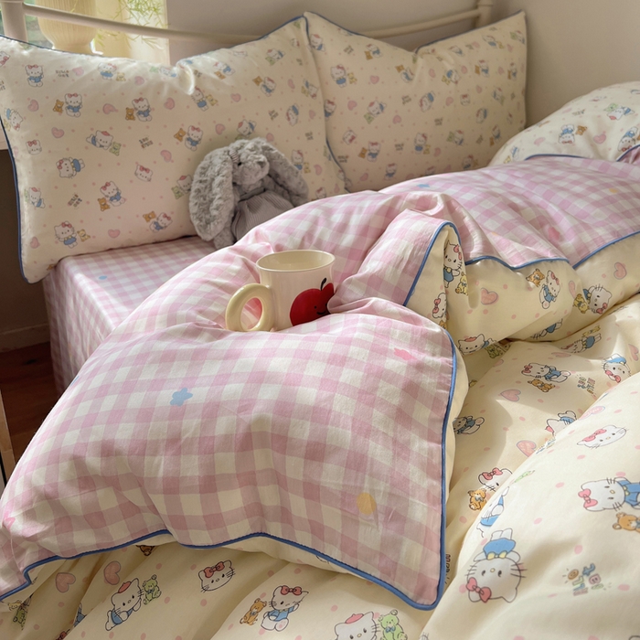 91家纺网 家纺一手货源 找家纺 六巷胡同 2025新款40S全棉纯棉INS童趣可爱风卡通嵌绳款四件套 嵌绳乖巧哈喽猫