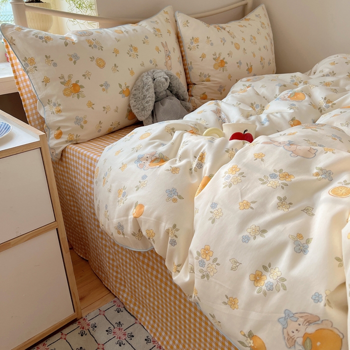 91家纺网 家纺一手货源 找家纺 六巷胡同 2025新款40S全棉纯棉INS童趣可爱风卡通嵌绳款四件套 嵌绳布里香橙兔