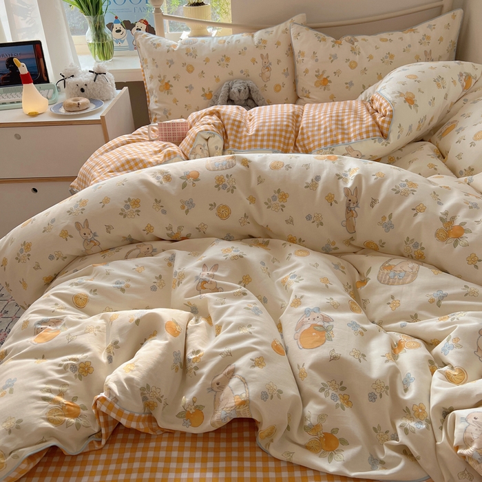 91家纺网 家纺一手货源 找家纺 六巷胡同 2025新款40S全棉纯棉INS童趣可爱风卡通嵌绳款四件套 嵌绳布里香橙兔