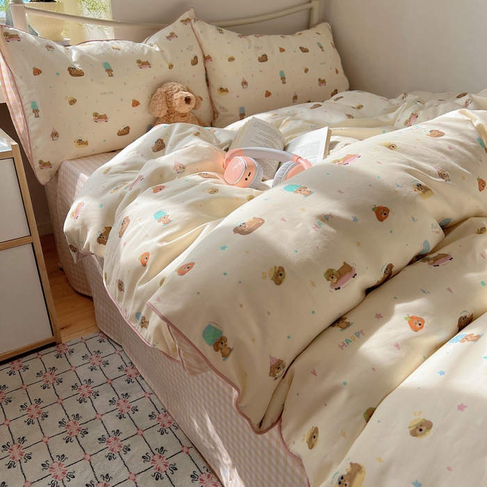 91家纺网 家纺一手货源 找家纺 六巷胡同 2025新款40S全棉纯棉INS童趣可爱风卡通嵌绳款四件套 嵌绳滑板派对犬