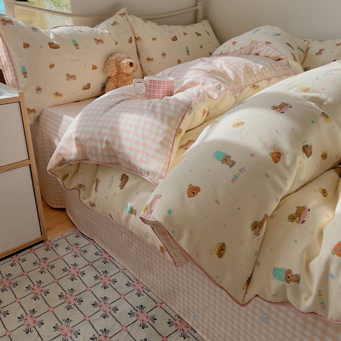 91家纺网 家纺一手货源 找家纺 六巷胡同 2025新款40S全棉纯棉INS童趣可爱风卡通嵌绳款四件套 嵌绳滑板派对犬