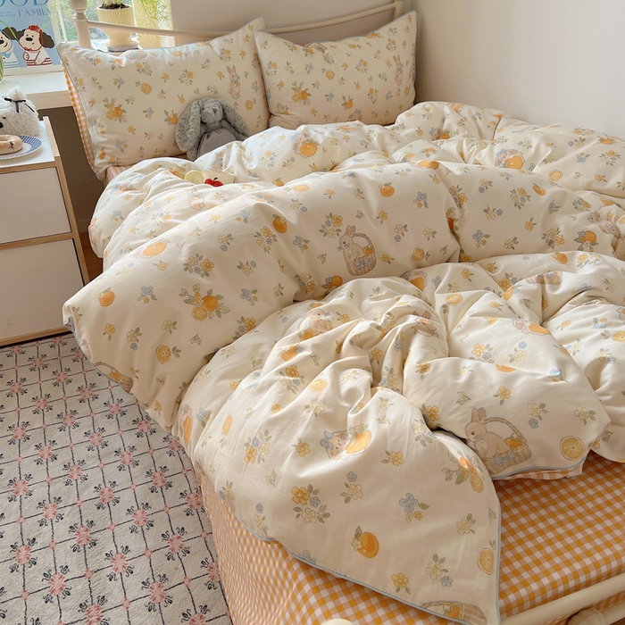 91家纺网 家纺一手货源 找家纺 六巷胡同 2025新款40S全棉纯棉INS童趣可爱风卡通嵌绳款四件套 嵌绳布里香橙兔