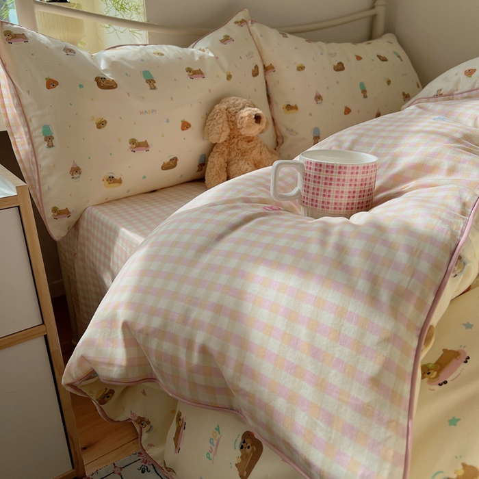 91家纺网 家纺一手货源 找家纺 六巷胡同 2025新款40S全棉纯棉INS童趣可爱风卡通嵌绳款四件套 嵌绳滑板派对犬