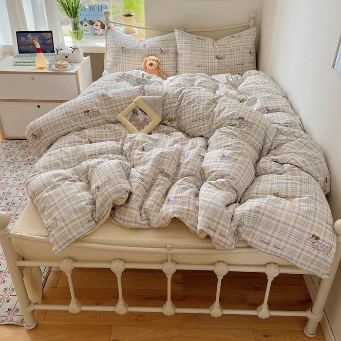 91家纺网 家纺一手货源 找家纺 六巷胡同 2025新款40S全棉纯棉INS童趣可爱风卡通嵌绳款四件套 嵌绳格纹腊肠狗