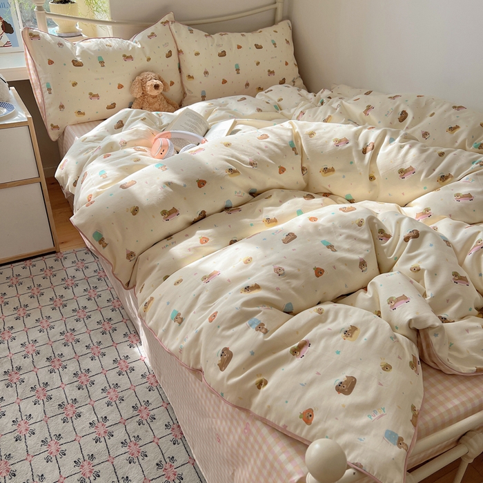 91家纺网 家纺一手货源 找家纺 六巷胡同 2025新款40S全棉纯棉INS童趣可爱风卡通嵌绳款四件套 嵌绳滑板派对犬