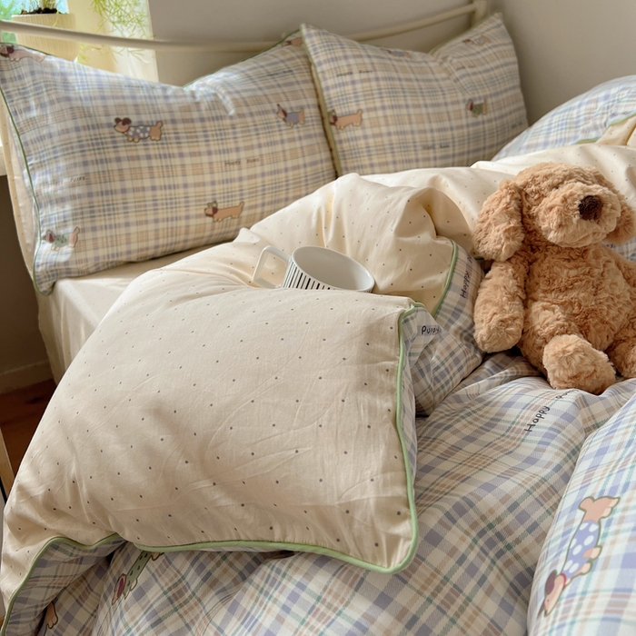 91家纺网 家纺一手货源 找家纺 六巷胡同 2025新款40S全棉纯棉INS童趣可爱风卡通嵌绳款四件套 嵌绳格纹腊肠狗