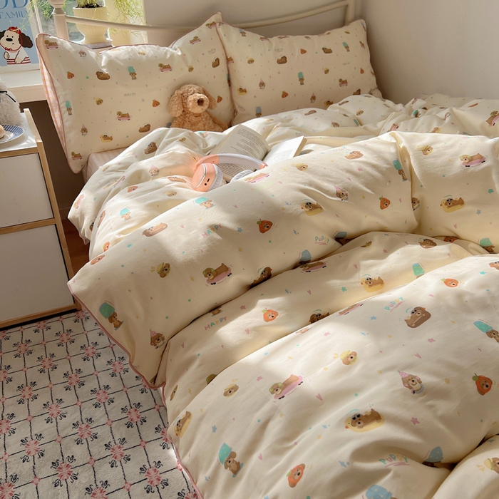 91家纺网 家纺一手货源 找家纺 六巷胡同 2025新款40S全棉纯棉INS童趣可爱风卡通嵌绳款四件套 嵌绳滑板派对犬