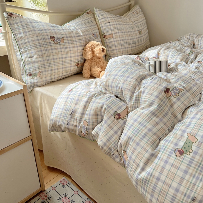 91家纺网 家纺一手货源 找家纺 六巷胡同 2025新款40S全棉纯棉INS童趣可爱风卡通嵌绳款四件套 嵌绳格纹腊肠狗