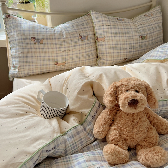 91家纺网 家纺一手货源 找家纺 六巷胡同 2025新款40S全棉纯棉INS童趣可爱风卡通嵌绳款四件套 嵌绳格纹腊肠狗