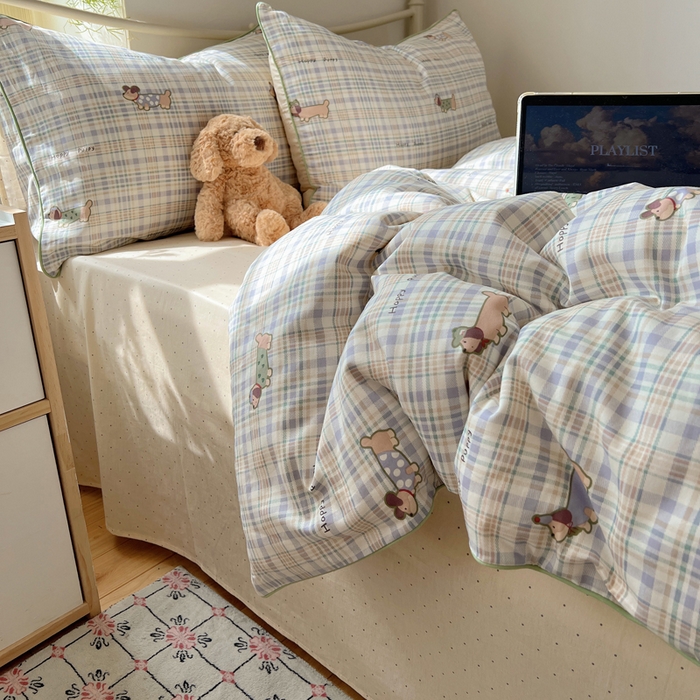 91家纺网 家纺一手货源 找家纺 六巷胡同 2025新款40S全棉纯棉INS童趣可爱风卡通嵌绳款四件套 嵌绳格纹腊肠狗