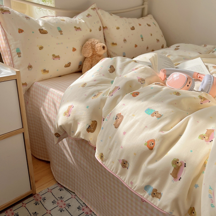 91家纺网 家纺一手货源 找家纺 六巷胡同 2025新款40S全棉纯棉INS童趣可爱风卡通嵌绳款四件套 嵌绳滑板派对犬