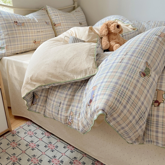 91家纺网 家纺一手货源 找家纺 六巷胡同 2025新款40S全棉纯棉INS童趣可爱风卡通嵌绳款四件套 嵌绳格纹腊肠狗