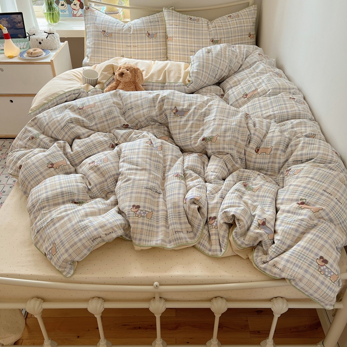 91家纺网 家纺一手货源 找家纺 六巷胡同 2025新款40S全棉纯棉INS童趣可爱风卡通嵌绳款四件套 嵌绳格纹腊肠狗